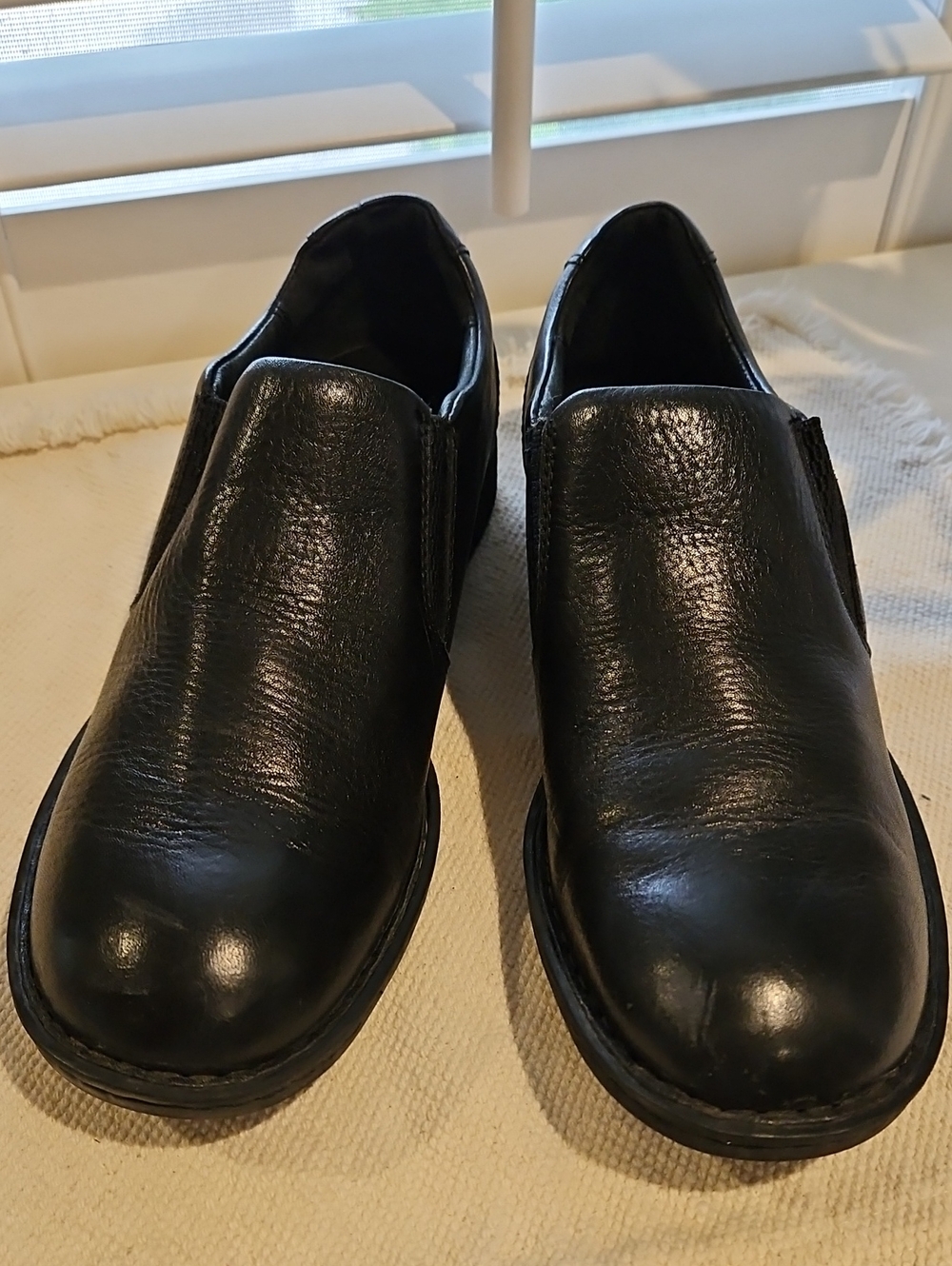 BORN Women's Black Leather Slip-On Shoes 0066